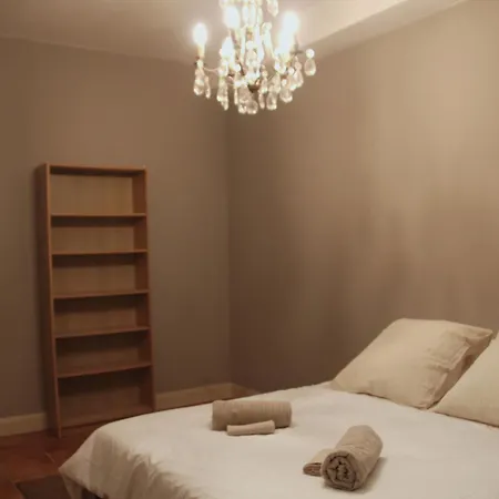La Maison D'ailleurs בית נופש קונדום