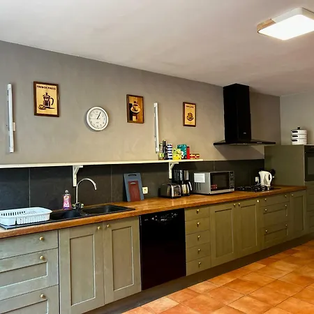 La Maison D'ailleurs בית נופש קונדום