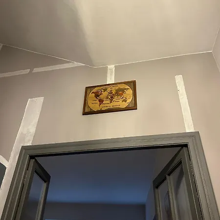 La Maison D'ailleurs קונדום