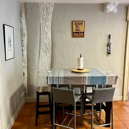 La Maison D'ailleurs בית נופש קונדום